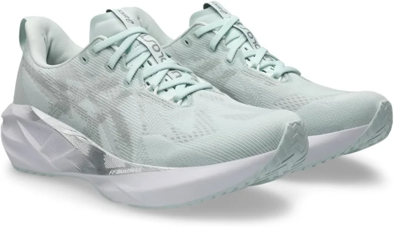 10 Prendas para quem corre (ou quer começar a correr), úteis e acessíveis 8 ASICS Novablast 5 para homem